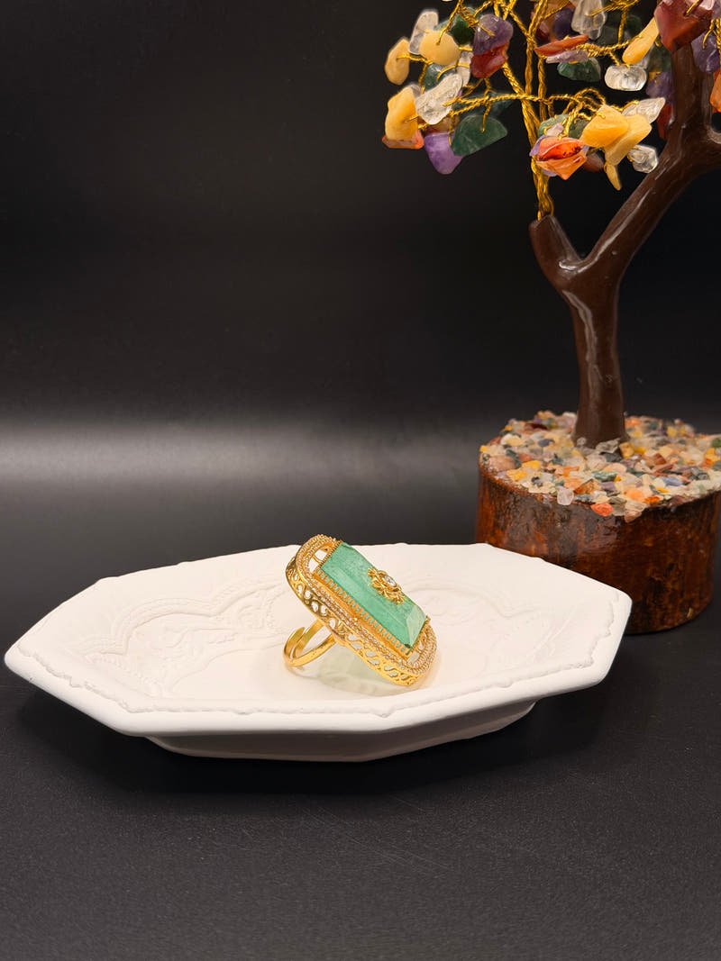 Regal Emerald Statement Ring - Image 3